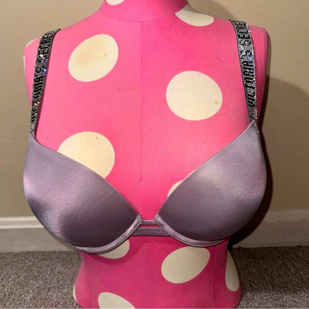 Victoria’s Secret Bling Strap Very Sexy Bra. Size 32D.